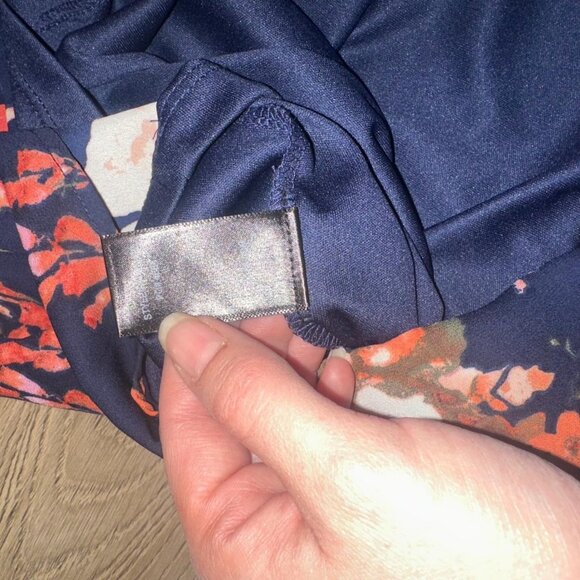 Dress V-Neck Cold Shoulder - Picture 7 of 8